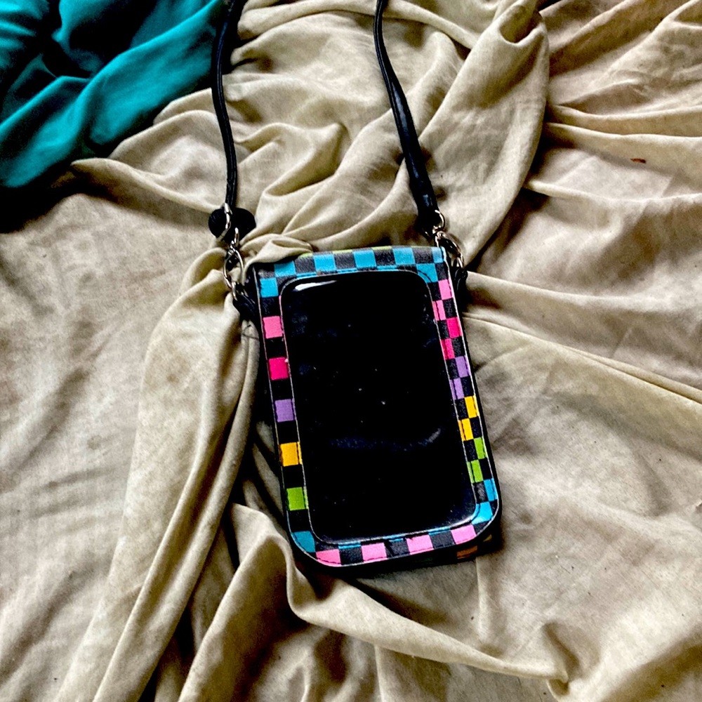 It’s a phone purse  it hold your phone and you can carry it around with u